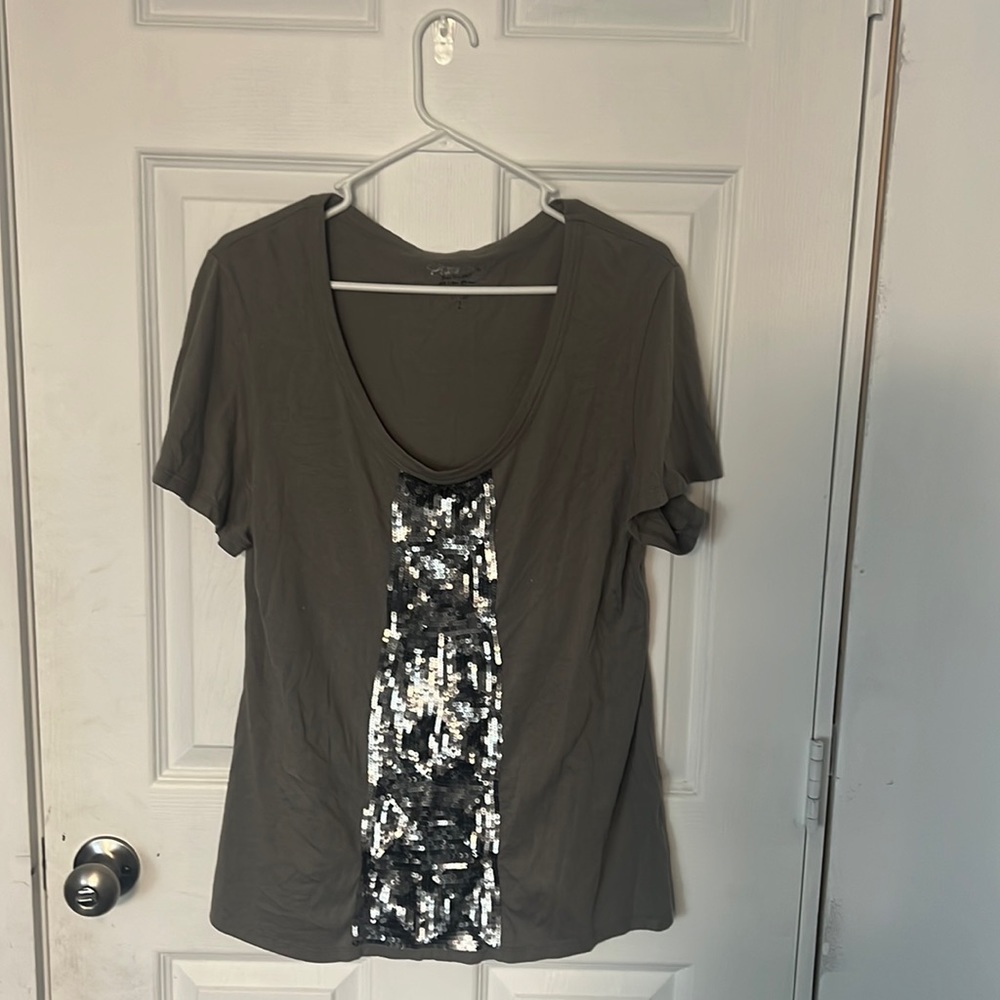 Lightweight tee with sequin center stripe